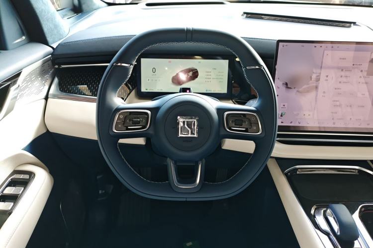 Used Zeekr 009 2024 7-Seater Walk-Through Version Four-Wheel Drive 108 kWh Steering Wheel