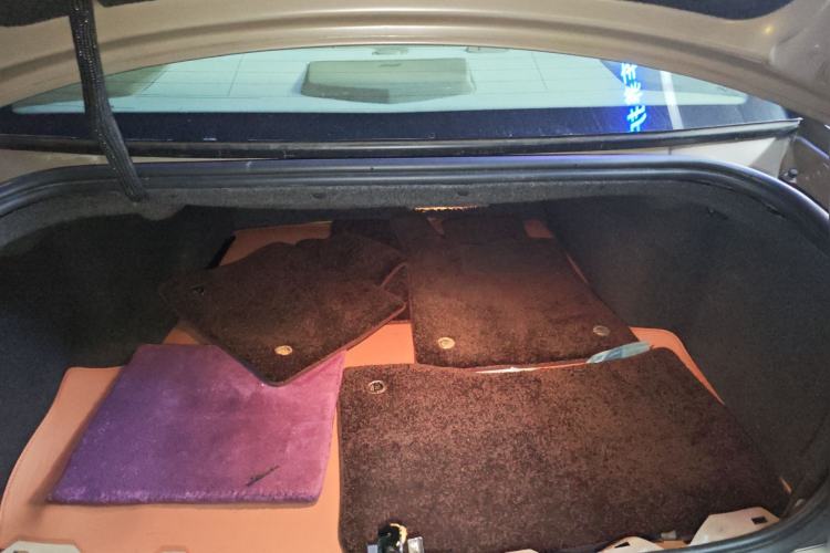 Used Cadillac SLS Seville 2011 2.0T Luxury Edition Trunk