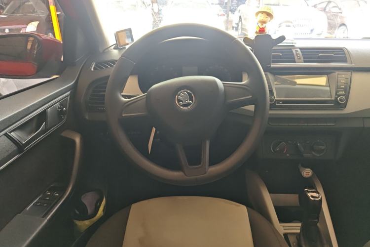 Used Skoda Fabia 2015 1.4L Automatic Front-Drive Model Steering Wheel