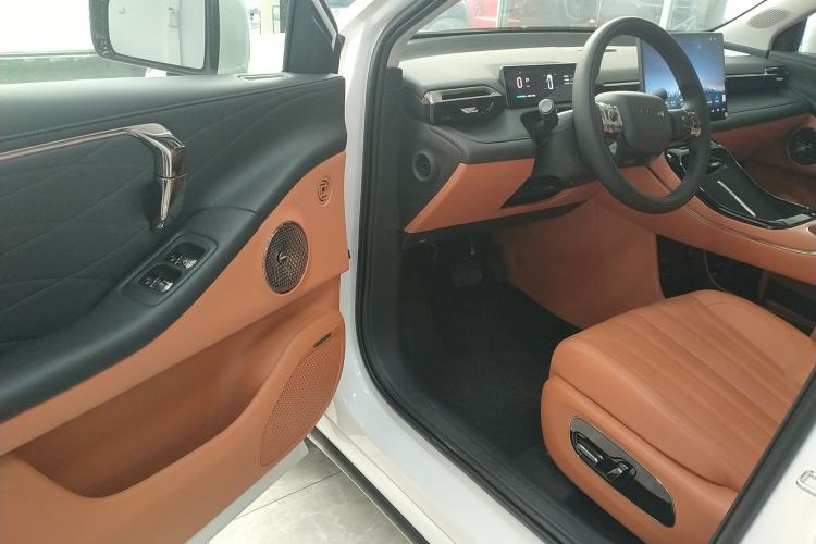 Used AION V 2024 Aion Tyrannosaurus 520 LiDAR Edition Driver Seat