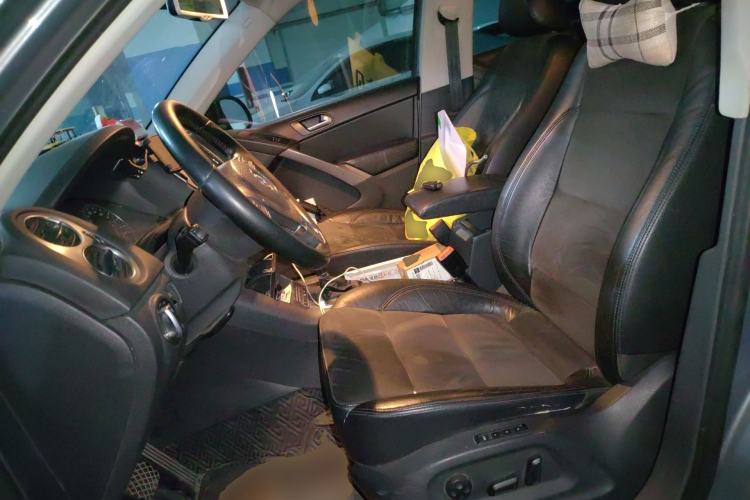 Used Volkswagen Tiguan 2010 2.0 TSI Automatic All-Wheel Drive Flagship Navigation Edition Left Front Seat