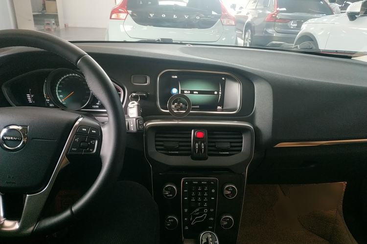 Used Volvo V40 2018 T3 Zhiyi Edition