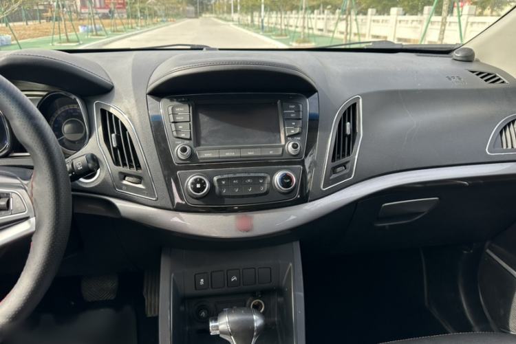 Used JAC Refine S5 2015 1.5T Automatic Elite Model
