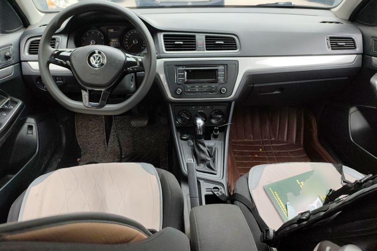 Used Volkswagen Lavida 2015 1.6L Automatic Fashion Edition Center Console