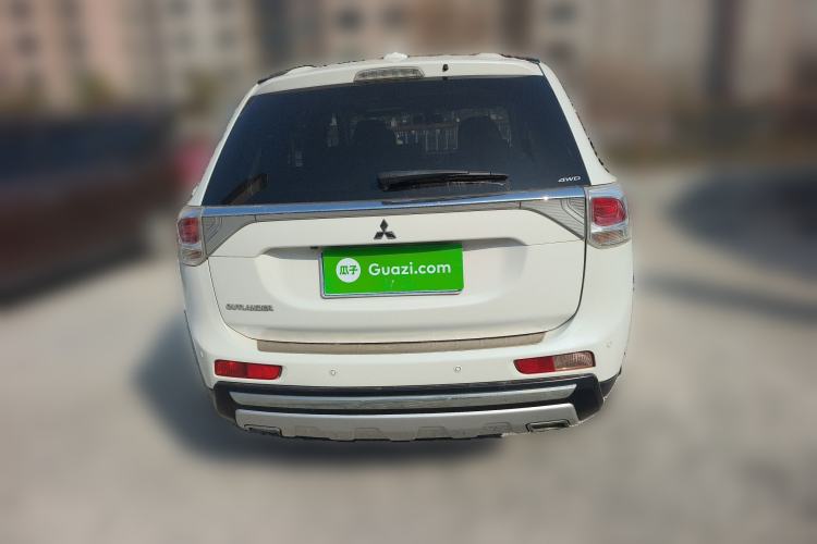 Used Mitsubishi Outlander 2013 2.4L Four-Wheel Drive Luxury Navigation Version 7 Seats