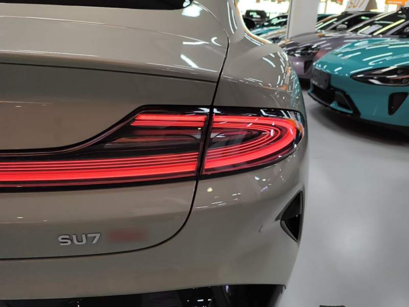Used Xiaomi Auto SU7 2024 Four-Wheel Drive Ultra-Long Range Advanced Intelligent Driving Max Edition — 7