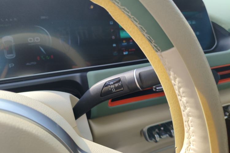 Used ORA Good Cat 2024 401 km Luxury Version 126 kW Gear Lever