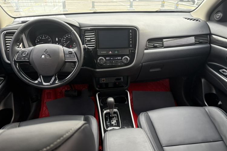 Used Mitsubishi Outlander 2019 2.0L Two-Wheel Drive Comfort Edition 5 Seats China VI Standard
