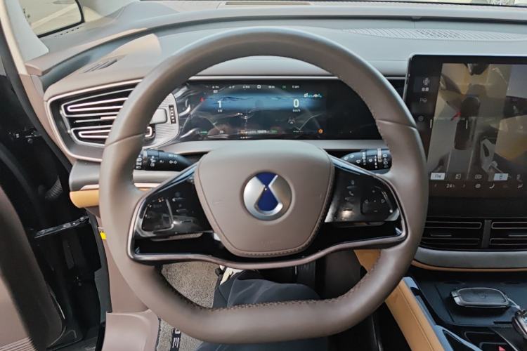 Used Denza D9 2022 DM-i 970 Four-Wheel Drive Flagship Model Steering Wheel