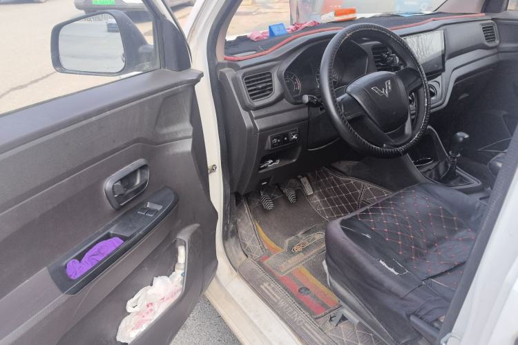 Used Wuling Hongguang V 2019 1.5L Jingqu Edition Sealed-Window Vehicle China VI LAR