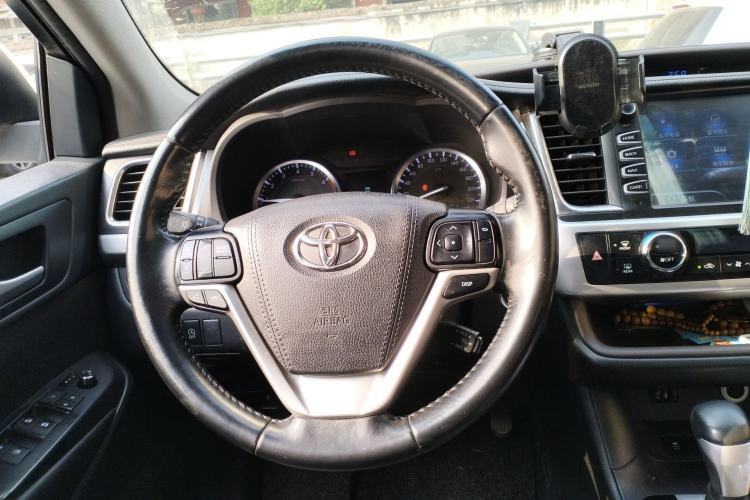 Used Toyota Highlander 2017 2.0T Four-Wheel Drive Luxury Edition 7 Seats Steering Wheel