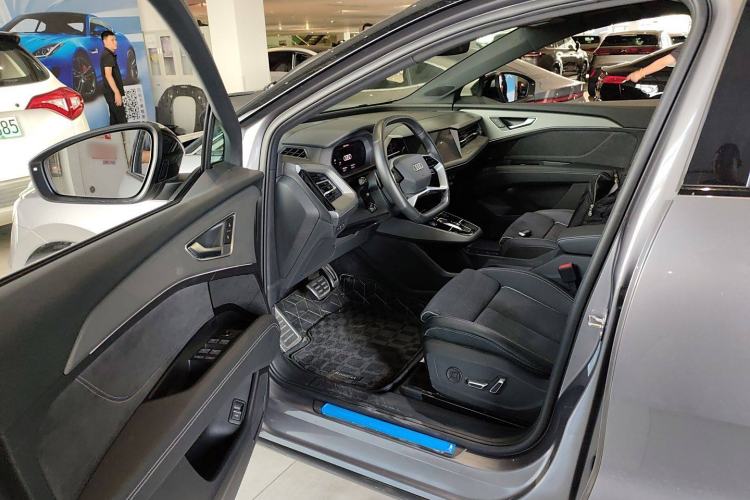 Used Audi Q5 e-tron 2022 40 e-tron Starlight Edition Mech Kit
