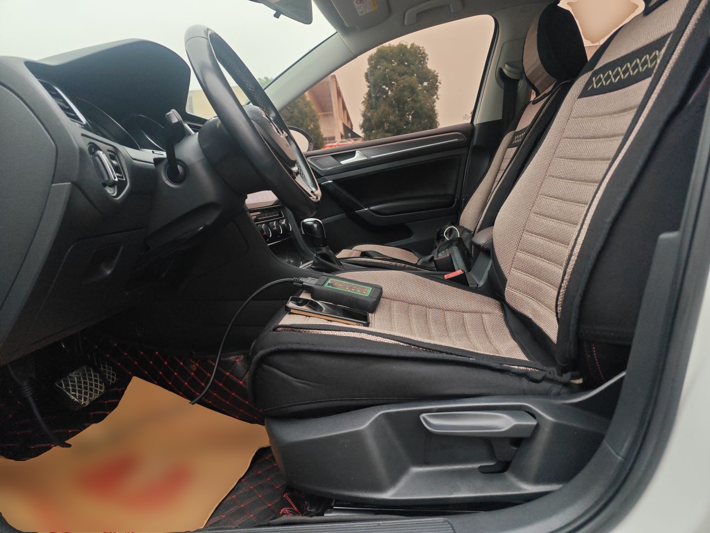 Переднее сиденье в автомобиле