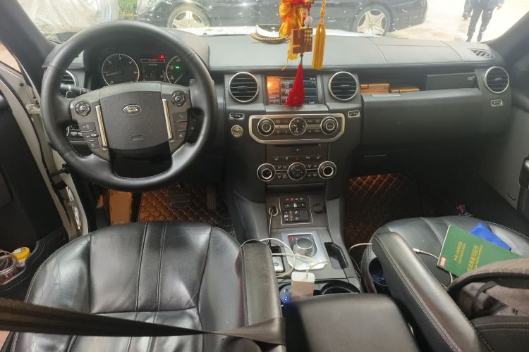 Used Land Rover Discovery 2014 3.0 SDV6 HSE Diesel Edition Center Console