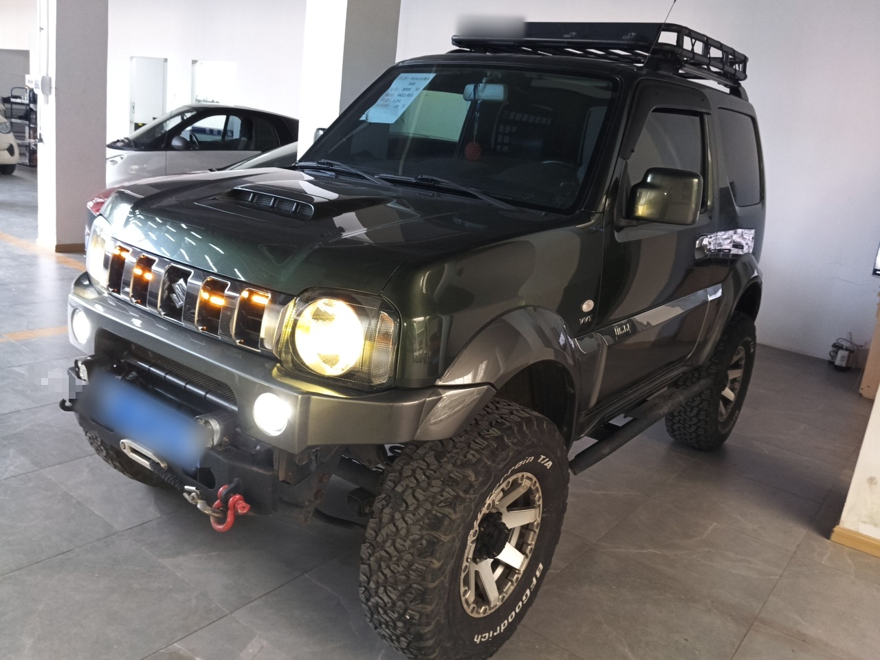 Под передней частью автомобиля