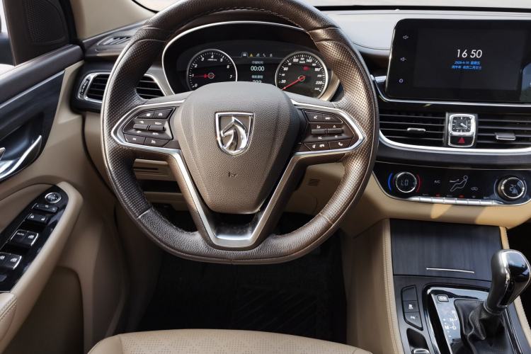 Used Baojun 730 2017 1.8L iAMT Prestige Version 7 Seats Steering Wheel