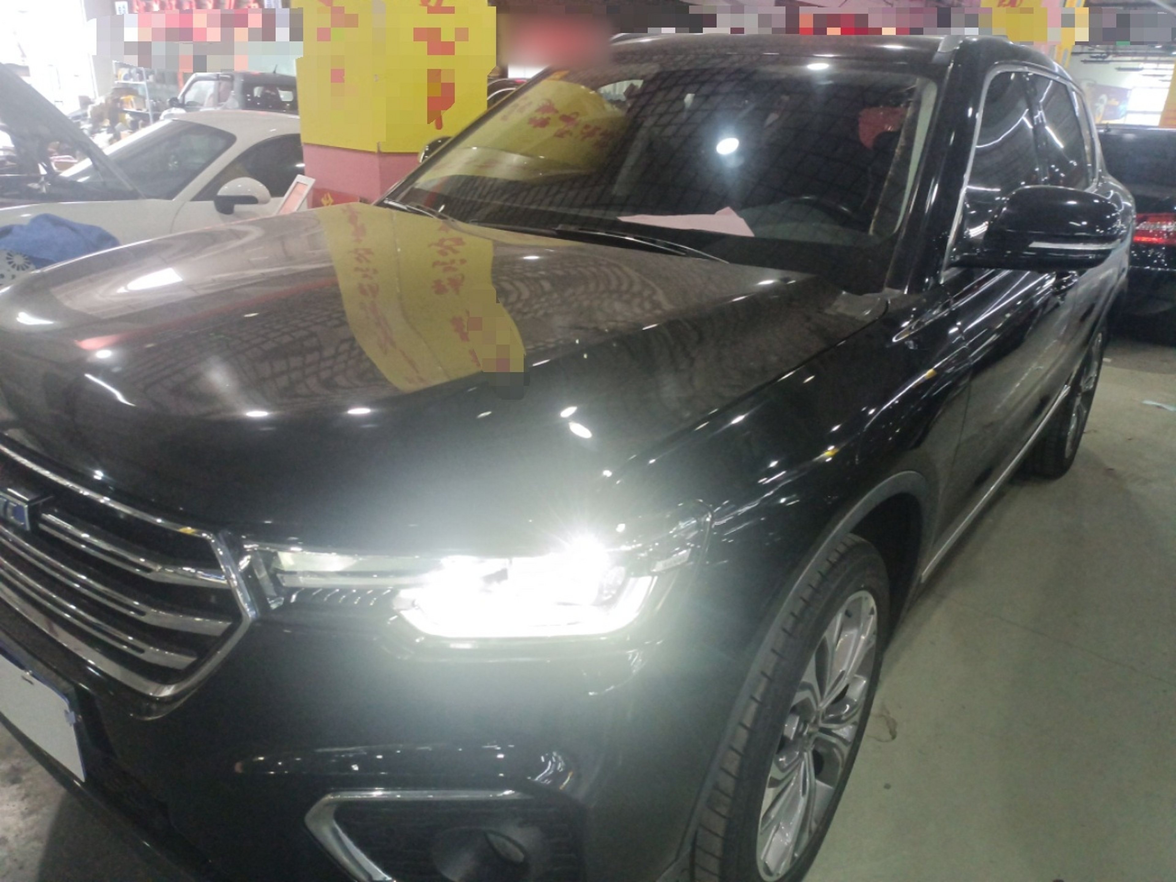 Под передней частью автомобиля