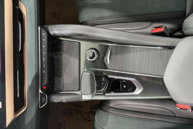 Used Geely Auto Monjaro L 2024 2.0TD High-Power Automatic Two-Wheel Drive Skyline Edition