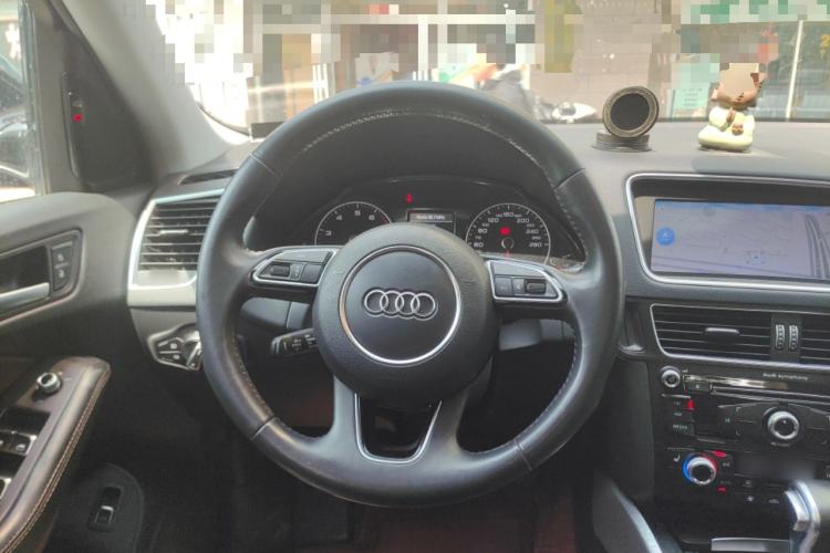 Used Audi Q5 2017 Plus 40 TFSI Technology Model Steering Wheel