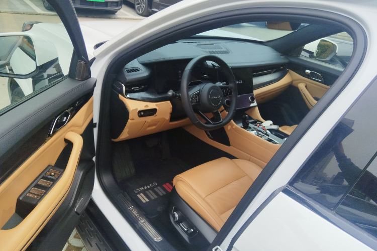 Used Lynk & Co 09 2021 2.0T Halo Six-Seater
