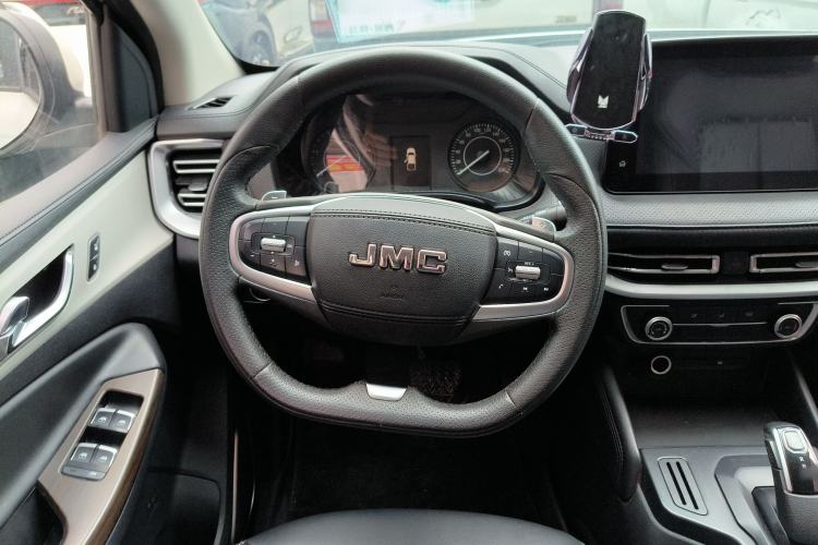 Used JMC Yuhu 7 2022 2.0T Automatic Diesel 4x4 Comfort Edition Standard Wheelbase Steering Wheel