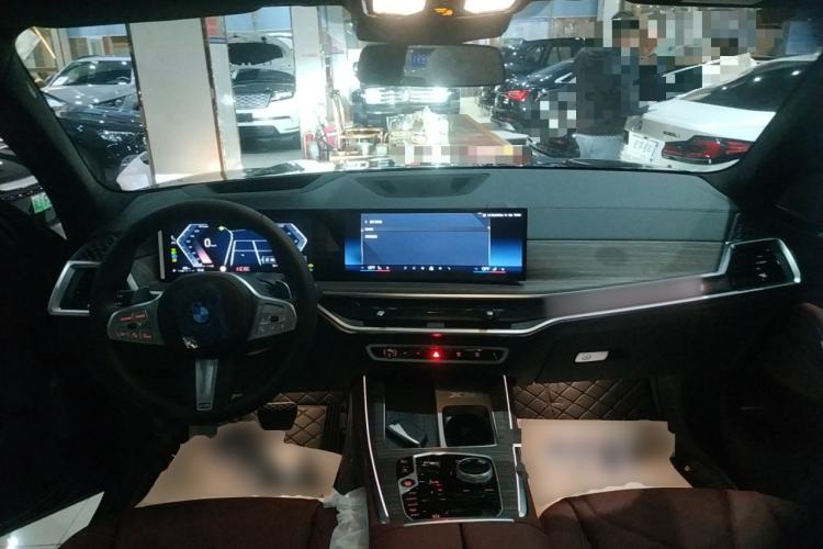 Used BMW X5 2025 Model, xDrive 40Li M Sport Night Package
