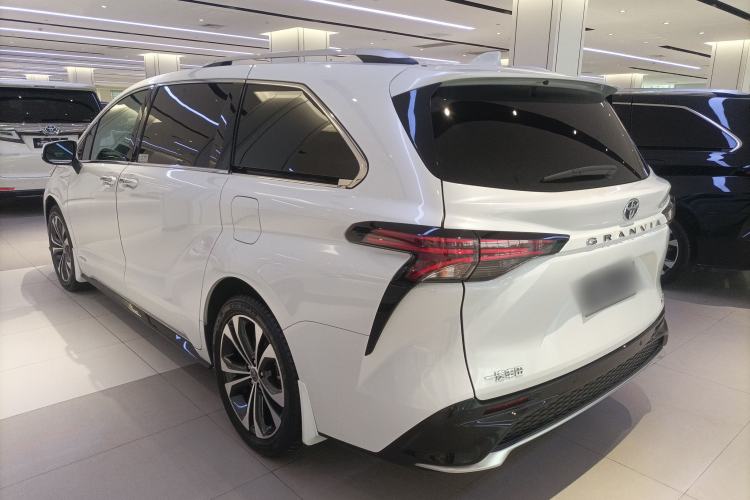 Used Toyota Granvia 2022 2.5L Hybrid Premium Edition
