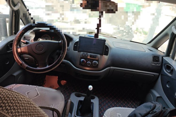 Used FORTHING Lingzhi 2013 M3 1.6L 7-Seater Comfort Model Center Console