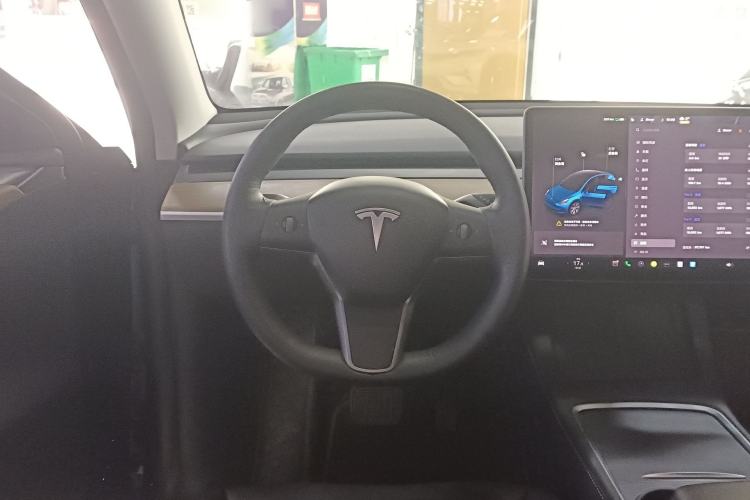 Used Tesla Model Y 2022 Long-Range All-Wheel-Drive Version Steering Wheel