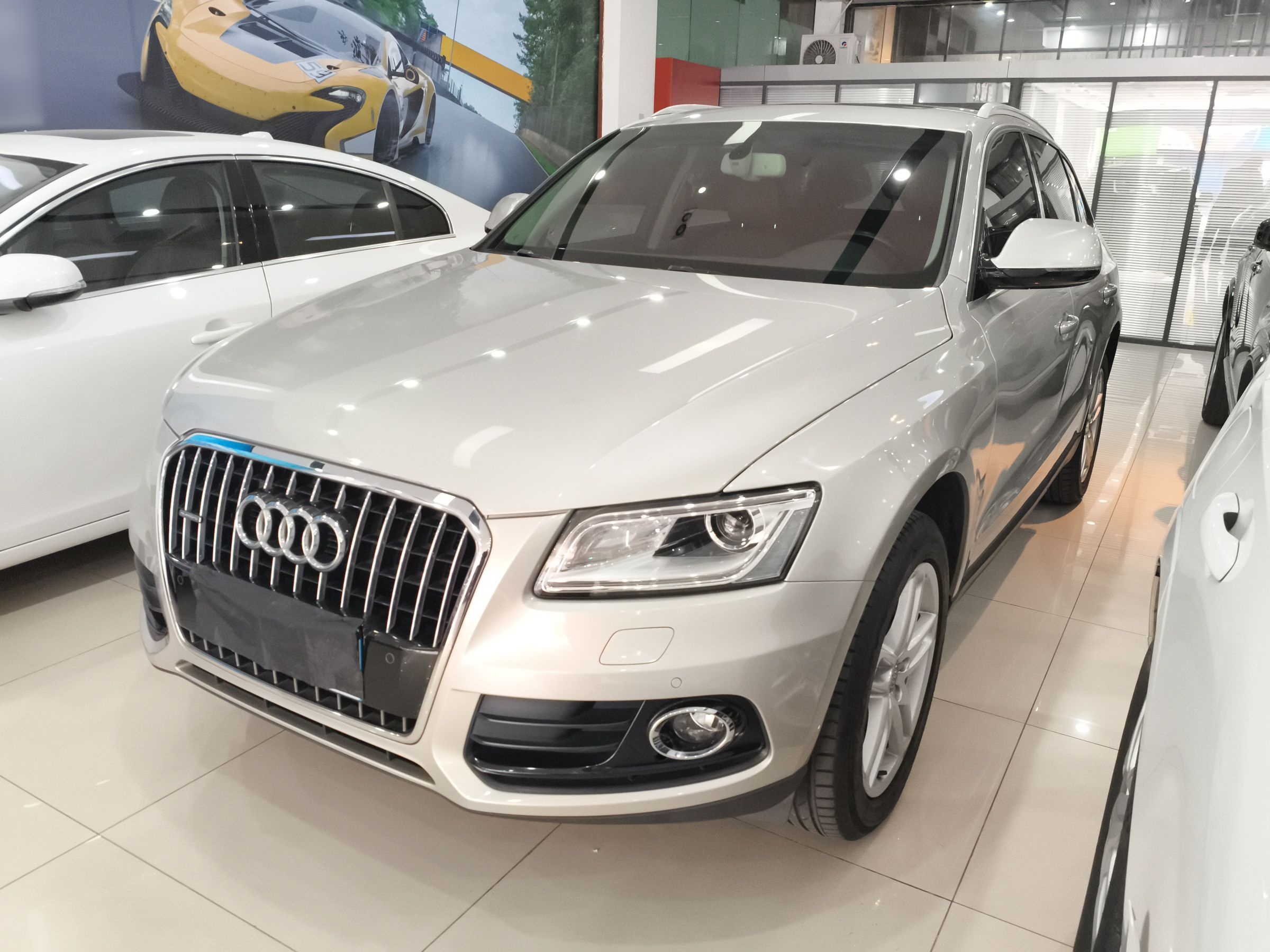 تحت مقدمة السيارة