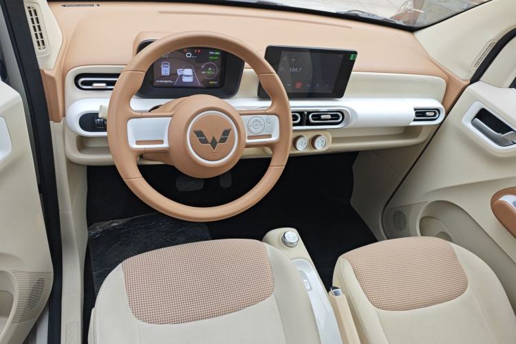 Used Wuling Hongguang MINIEV 2024 3rd Generation 215km Advanced Version
