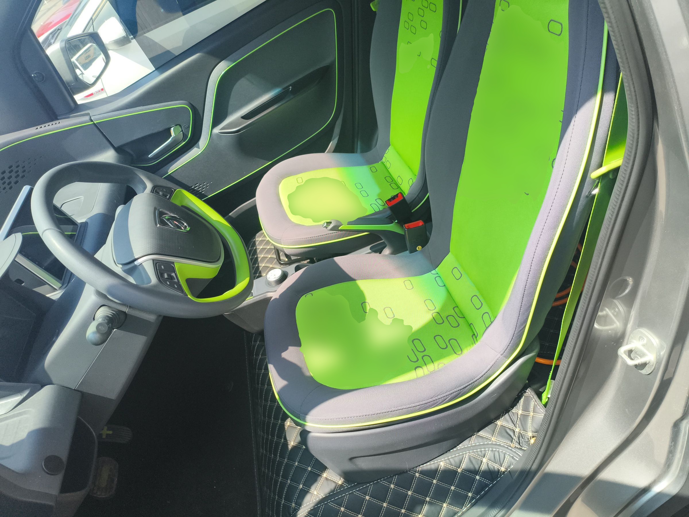 Переднее сиденье в автомобиле