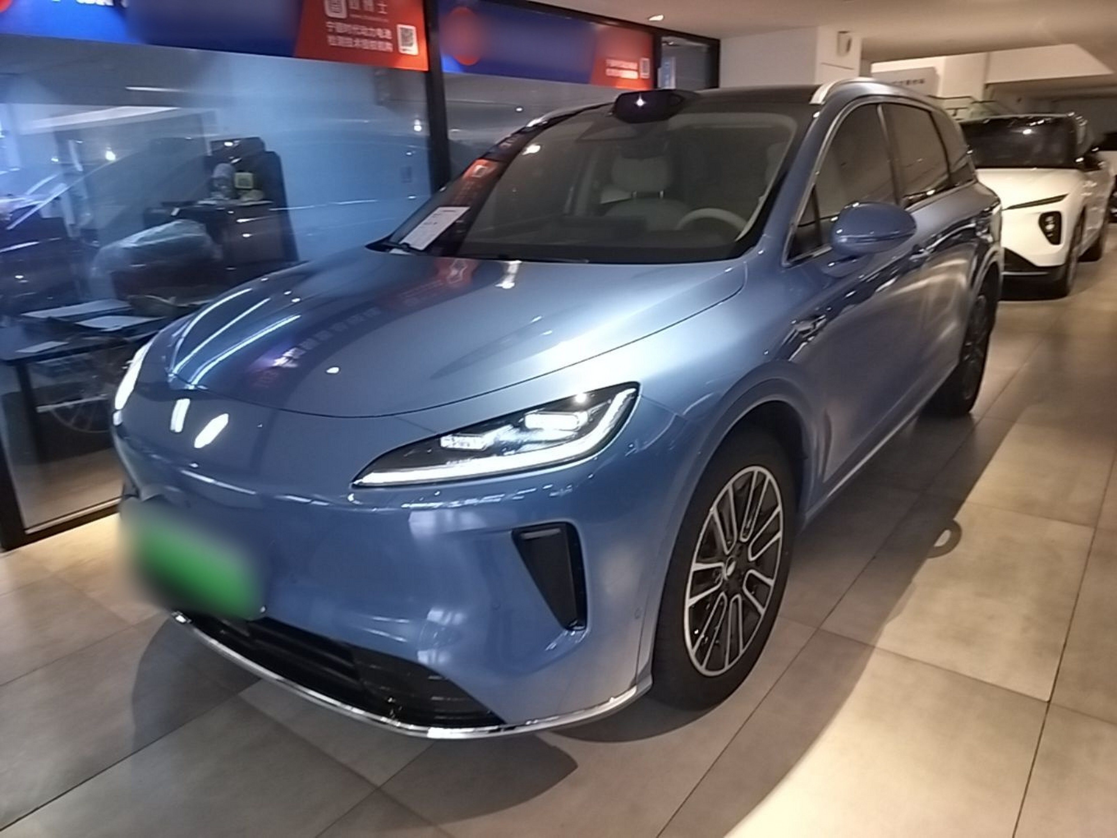Unter der Vorderseite des Autos