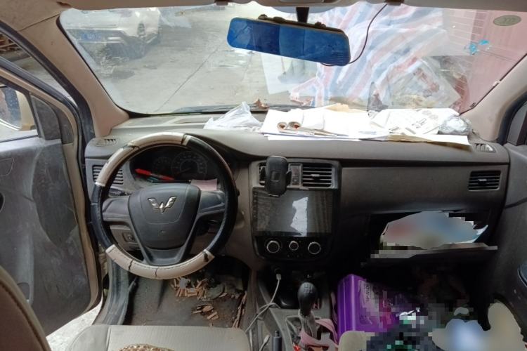 Used Wuling Rongguang V 2018 1.5L Standard Version Center Console