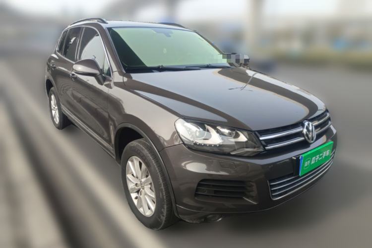 Used Volkswagen Touareg 2011 3.0 TSI High-End Version Front Right 45 Deg