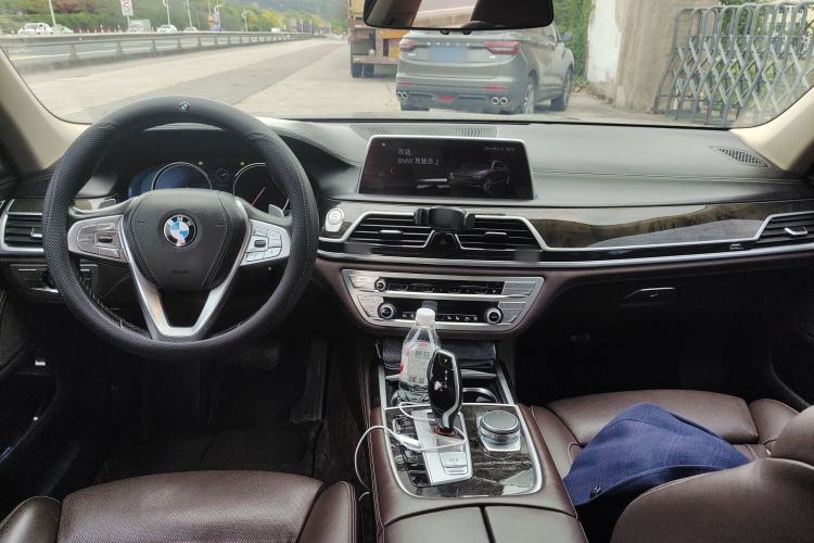 Used BMW 7 Series 2018 740Li Leading Model Excellence Package Center Console