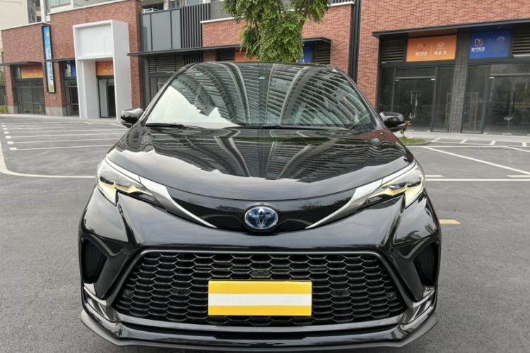 Used Toyota Granvia 2022 2.5L Hybrid Flagship Edition
