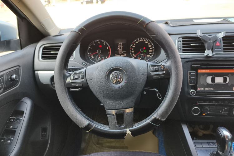 Used Volkswagen Sagitar 2013 1.4 TSI BlueMotion Edition Steering Wheel
