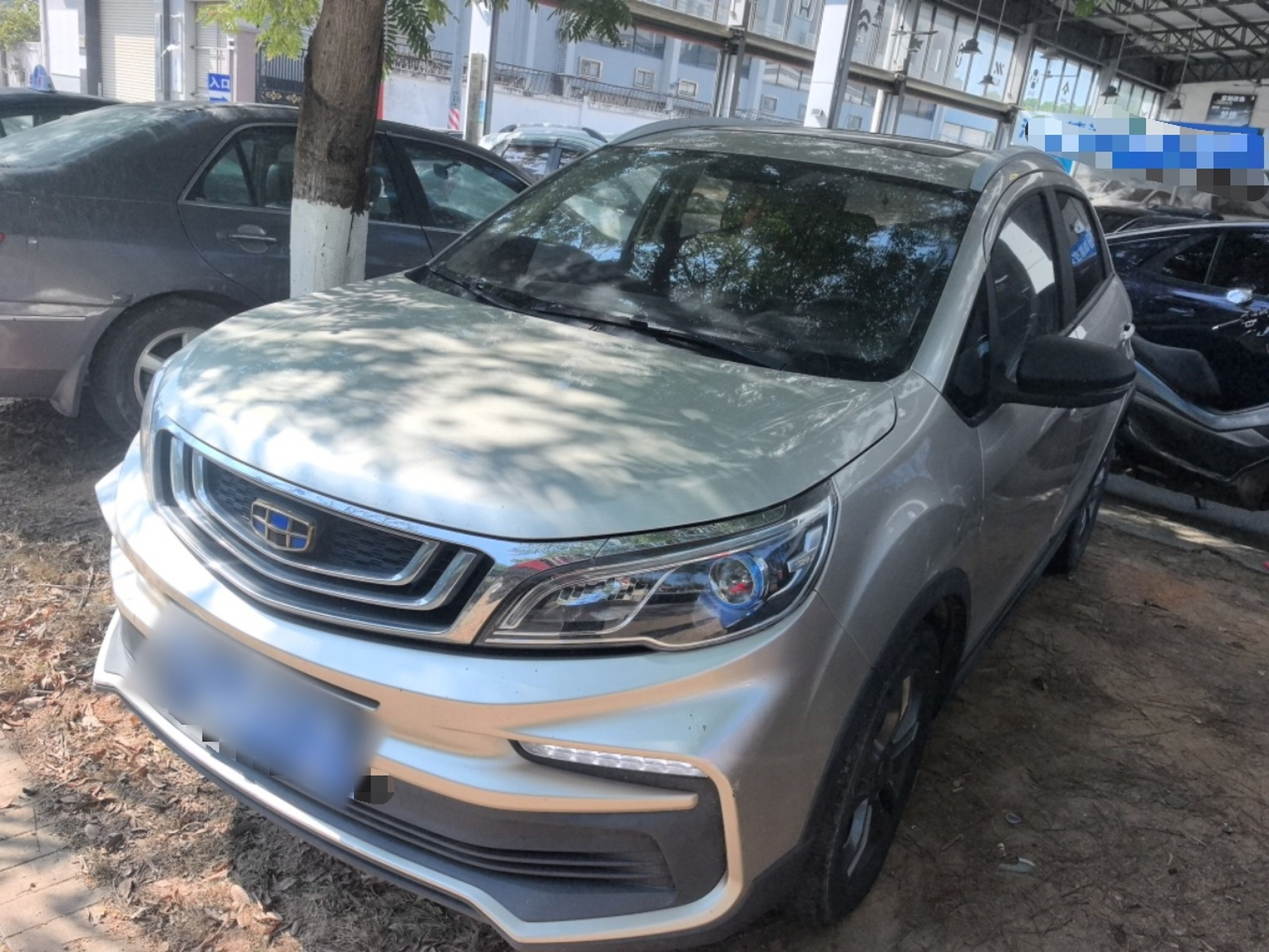 Под передней частью автомобиля
