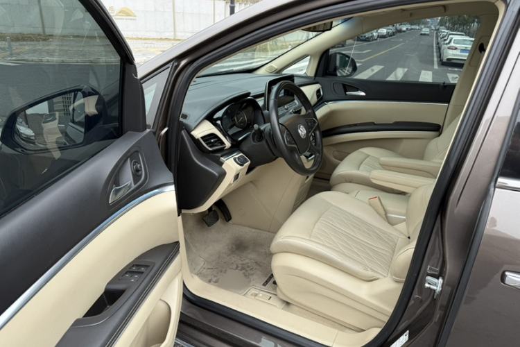 Used Buick GL8 2023 Facelifted Land Cruiser Executive Luxury Version
