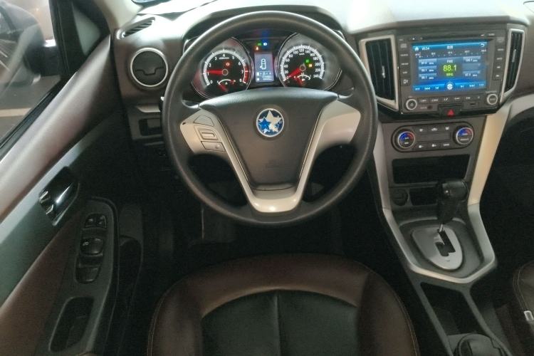 Used Venucia T70X 2015 2.0L CVT SmartFun Sport Edition
