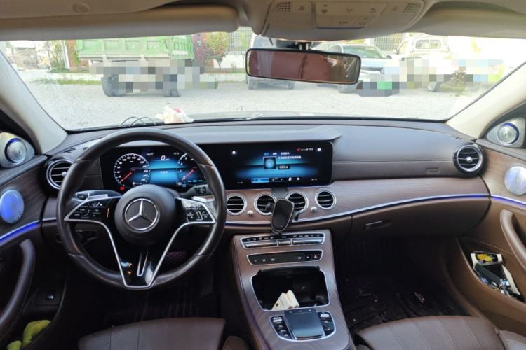 Used Mercedes-Benz E-Class 2021 E 260 L Center Console