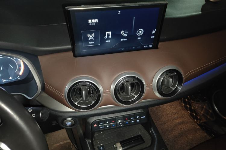 Used Wey VV6 2018 2.0T Two-Wheel Drive Flagship Version China V Standard
