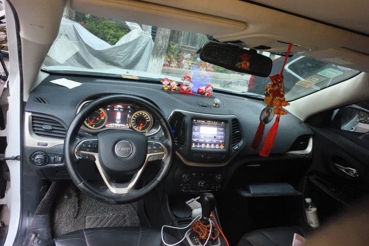 Used Jeep Cherokee 2016 2.0L Superior Edition
