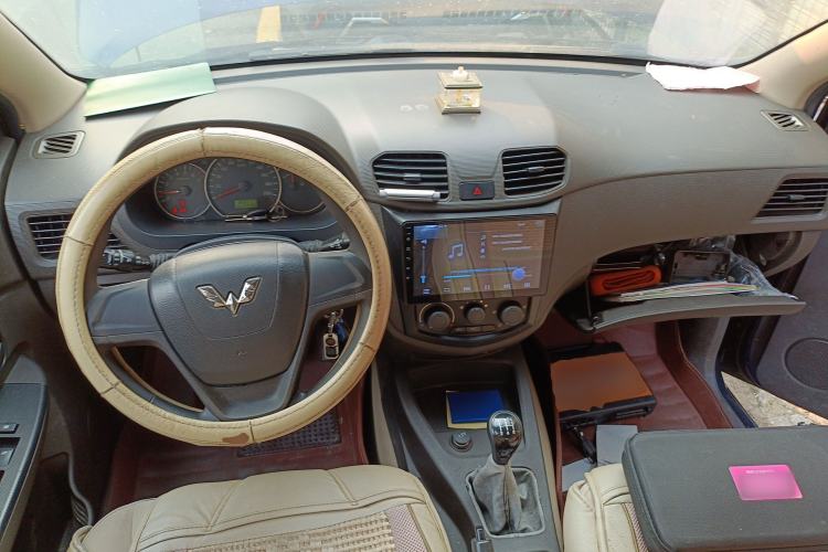 Used Wuling Hongguang 2014 1.5L S Standard Version Center Console