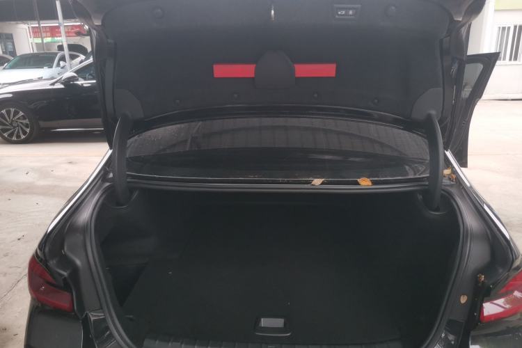 Used BMW 5 Series New Energy 2022 Restyled 535Le M Sport Package Trunk