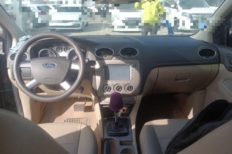 Used Ford Focus 2011 Hatchback 1.8L Automatic Fashion Edition Center Console