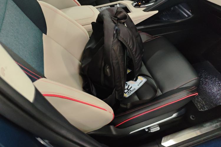 Used Lynk & Co 06 2021 1.5T Shero Pink Special Edition Right Front Seat