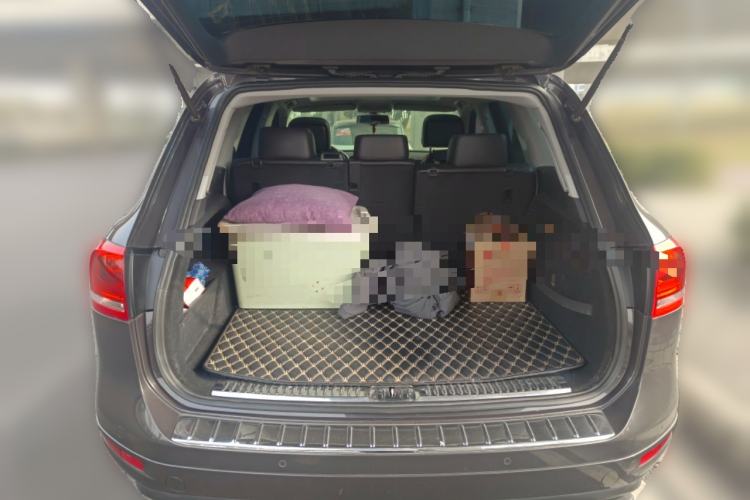 Used Volkswagen Touareg 2011 3.0 TSI High-End Version Trunk