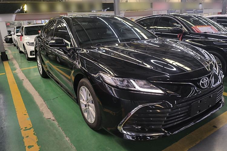 Used Toyota Camry 2021 2.0G Luxury Edition Front Right 45 Deg